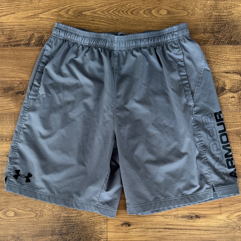 Under Armour men’s grey shorts, size large